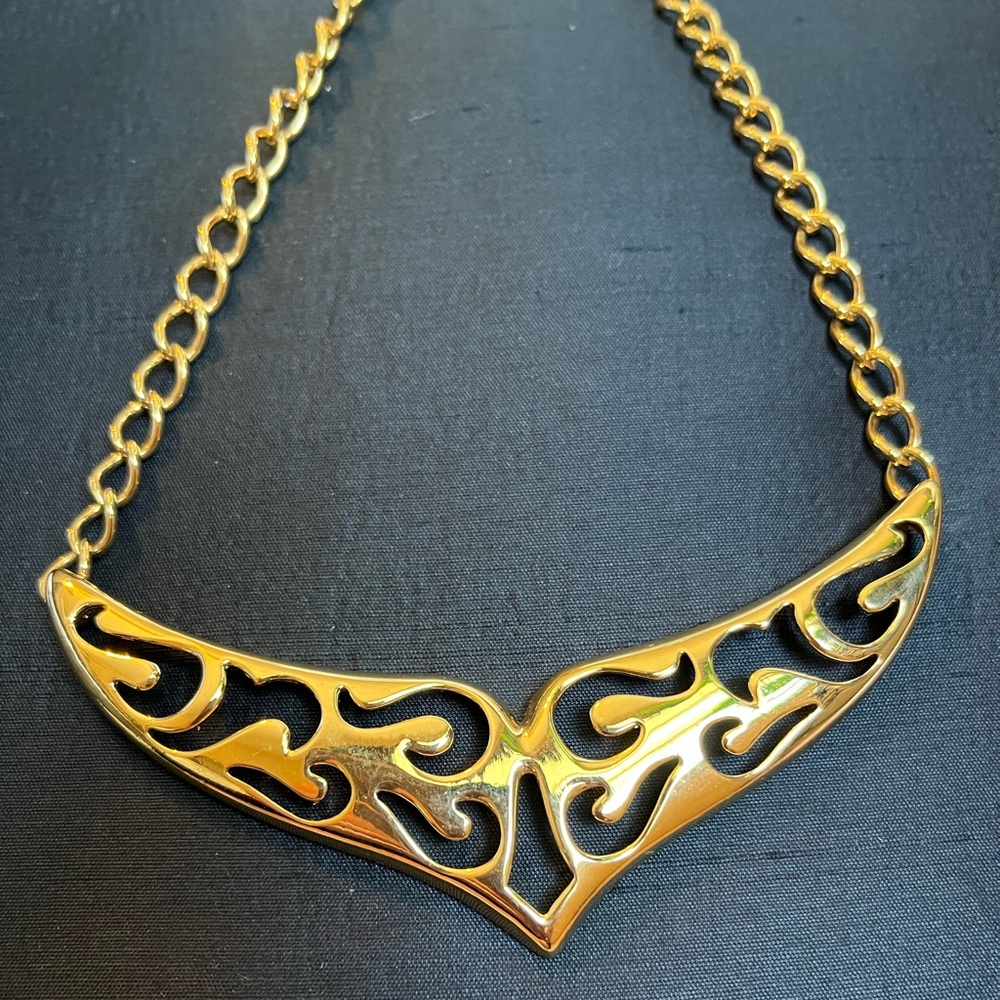 💖 3/$15 Pretty 16” Gold Necklace